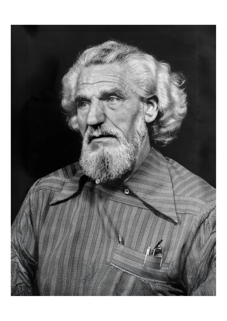 Zwart-witportret van kunstenaar Jan van Gemert